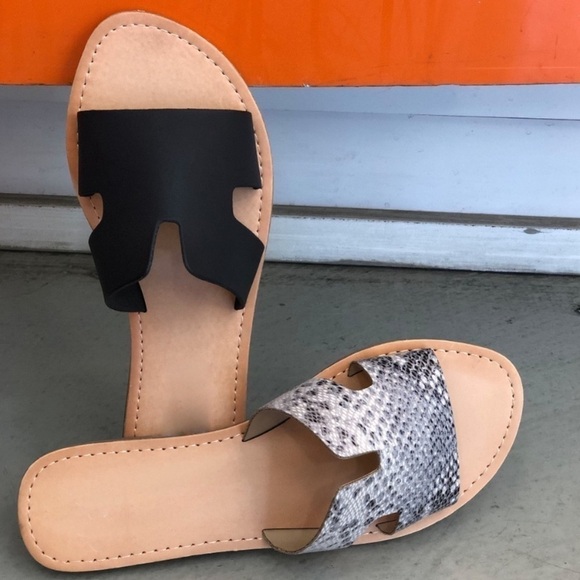 Slip-on Black Flats Sandals - Picture 2 of 6